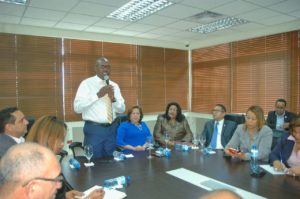 el alcalde de Santo Domingo Este, Alfredo Martínez habla ante el Concejo de regidores sobre Dominicana Limpia