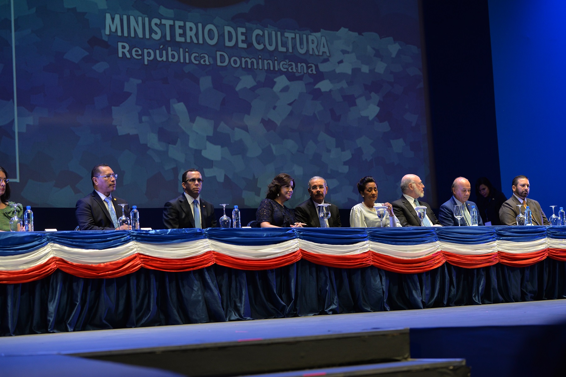 El presidente Danilo Medina, acompañado de la Primera dama, Cándida Montilla de Medina; la vicepresidenta Margarita Cedeño de Fernández; el ministro de Cultura, Pedro Vergés en la inauguración de la Feria del Libro. Foto Danilo Montero