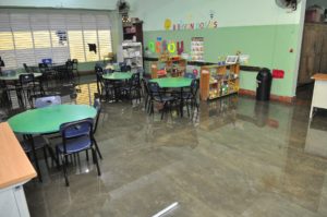 Escuela en Santiago inundada por aguas cloacales. Foto Ricardo Flete