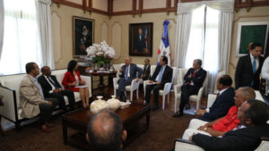Transportistas reunidos con el presidente Danilo Medina