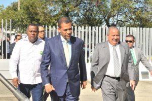 Guido Gómez Mazara a su llegada al PRD para su reingreso. Foto Juan T. Valenzuela