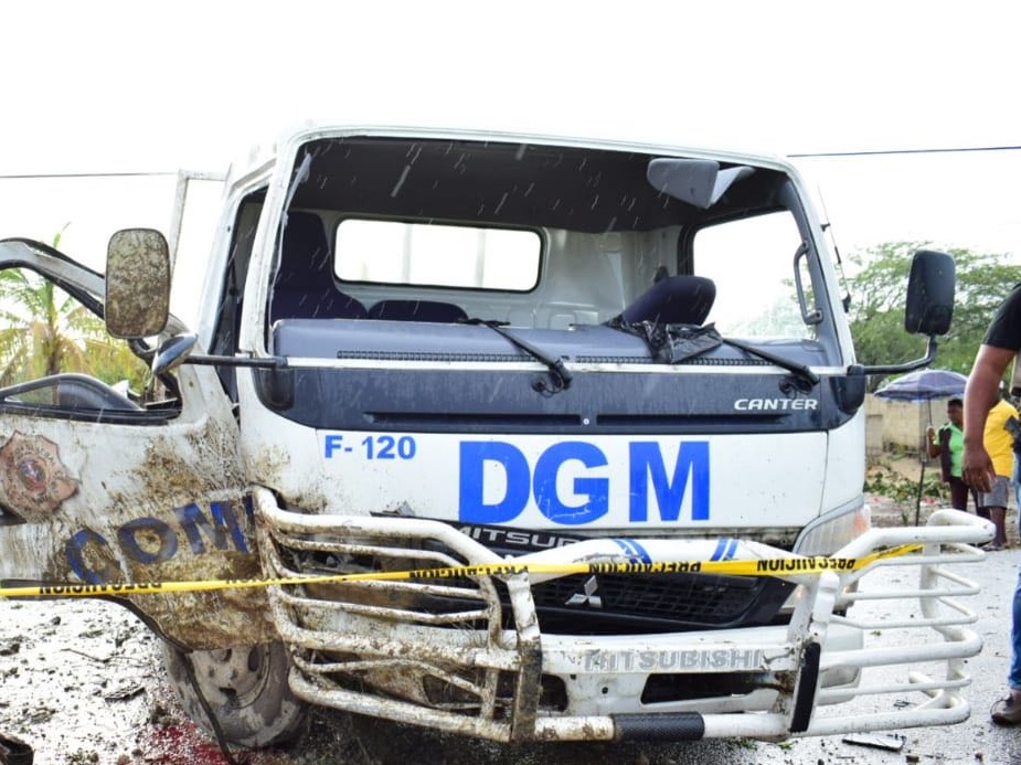 Camión accidentado perteneciente a la Dirección General de Migración