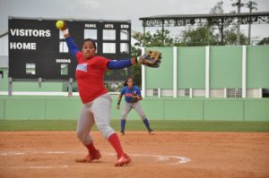 Rasaury Pérez, esperanza dominicana desde la “lomita de los sustos”, y oportuna con el batea a la ofensiva. Selecciones de sóftbol con miras a Centroamericanos