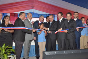 Danilo Medina al entregar una de los tres modernos centros en la provincia Espaillat