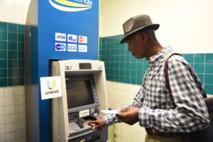Trabajadores cañeros, pensionados por el Gobierno, recibirán sus pagos mensuales a través de transferencia bancaria electrónica.