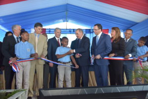 Danilo entregó en Hato Nuevo de Manoguayabo, ampliado y remodelado, el Centro Educativo del Nivel Primario Rosario Evangelina Solano