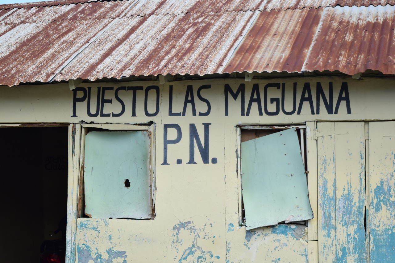Deteriorado destacamento policial de comunidad Las Maguanas 