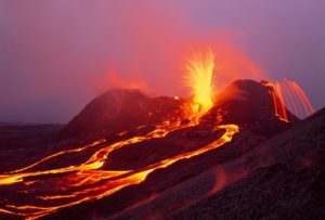 Volcán hawaiano Kilauea en plena erupción