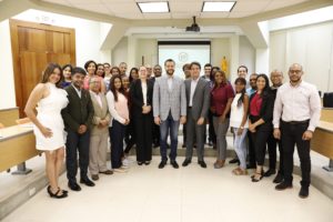 El director de Competitividad, Rafael Paz, encabezó el cierre del Curso Taller junto directivos de la PUCMM y Competitividad