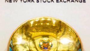 ARCHIVO. Wall Street. - Esta fotografía de archivo del 9 de enero de 2017 muestra la campanilla de apertura de la Bolsa de Valores de Nueva York. (AP Foto/Mark Lennihan, Archivo)