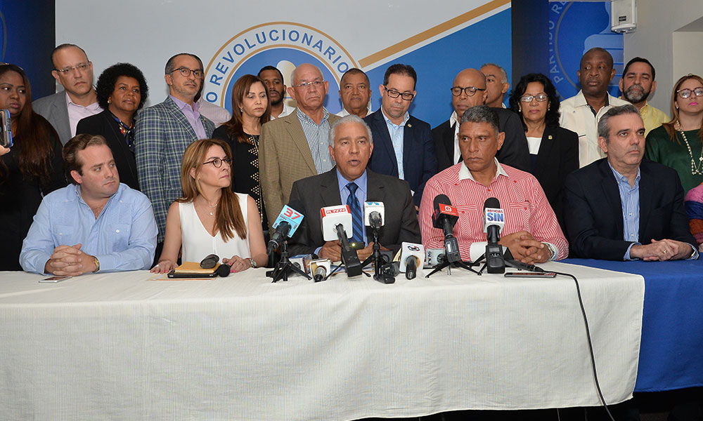 La Dirección Ejecutiva del PRM reunida en la Casa Nacional. Foto Nelson Mancebo