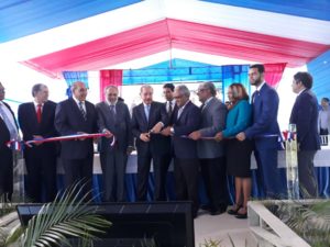 El presidente Danilo Medina corta la cinta e inaugura hospital municipal Jamao al Norte