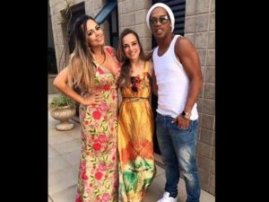 Ronaldinho se casará con sus dos novias: Priscilla Coelho y Beatriz Souza.
