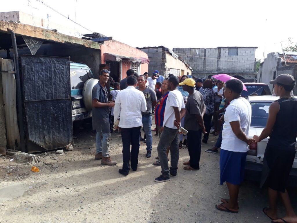Lugar en la comunidad La Toronja, de Santo Domingo Este, donde resultaron muertas tres personas en discusión por parqueo.