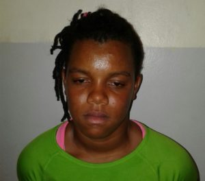 Yeni Estefani Cadena Mota, alias Yeni, de 18 años, agredió a un cabo de la Policía con un cuchillo.