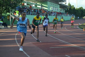 Durante una de las competencias en el Torneo Nacional de Atletismo Escolar