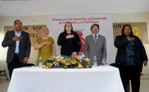 La señora Reyna Camacho de Cohén, presidenta de la Alianza por los Derechos de la Mujer y la Familia (ADDEM) junto a la ministra de la Mujer, Janet Camilo, en el acto de lanzamiento de la campaña de prevención de embarazos en niñas y adolescentes.