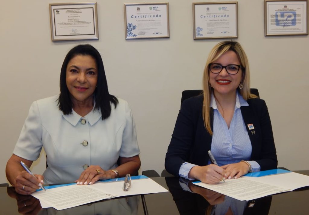 El acuerdo fue suscrito por Dhamelisse Then Vanderhorst, directora del hospital y Alexandra Ventura presidenta del Patronato Nacional de Ciegos.