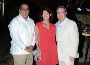 Raymi Mejía, Jacqueline Wolfvdki y Manuel Rangel, Jr.