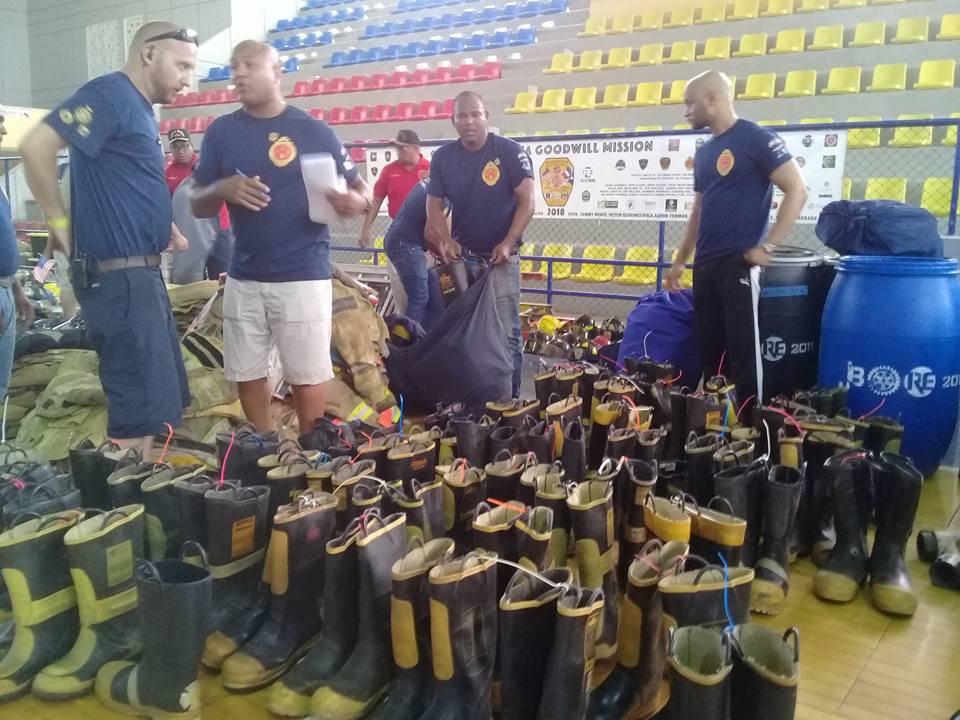 Equipos donados a bomberos de Barahona.