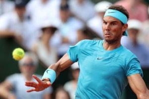 Rafael Nadal aumentó a 11 su marca de triunfos sin derrotas en las semifinales del Abierto de Francia.