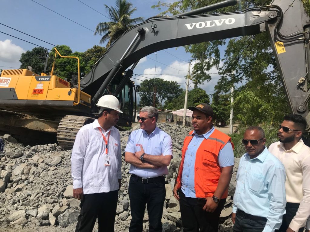 El ministro de Obras Públicas, Gonzalo Castillo, dejó iniciados los trabajos de construcción del puente sobre el río Bacuí, en la provincia La Vega