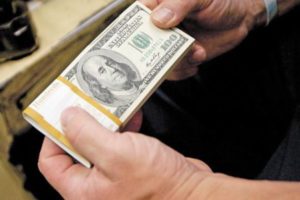 El dólar pierde terreno frente al euro