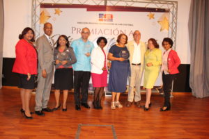 Maestros galardonados por la Dirección Regional de Educación en San Cristóbal