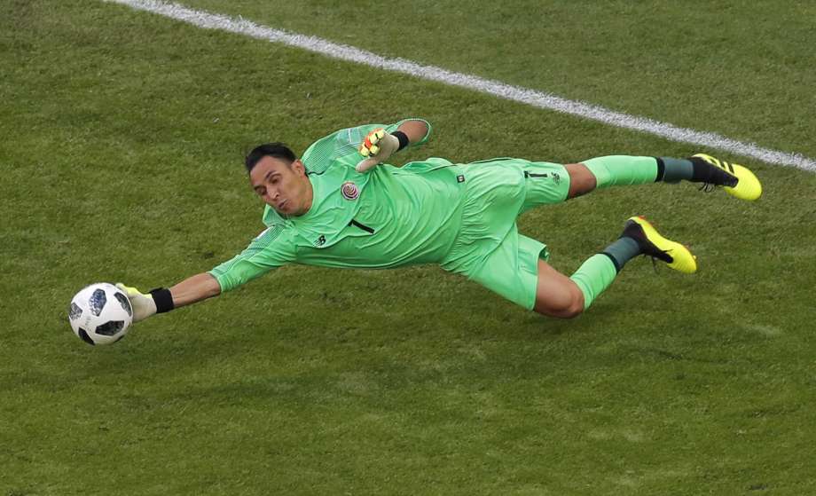 El arquero de Costa Rica ataja durante el partido contra Serbia por el Grupo E del Mundial en Samara, Rusia, el domingo 17 de junio de 2018. (AP Foto/Vadim Ghirda)