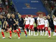 Los jugadores de la selección de Croacia corren para festejar tras la tanda de penales que les dio el triunfo sobre Dinamarca en los octavos de final de la Copa del Mundo, el domingo 1 de julio de 2018, en Nizhny Nóvgorod, Rusia (AP Foto/Gregorio Borgia)
