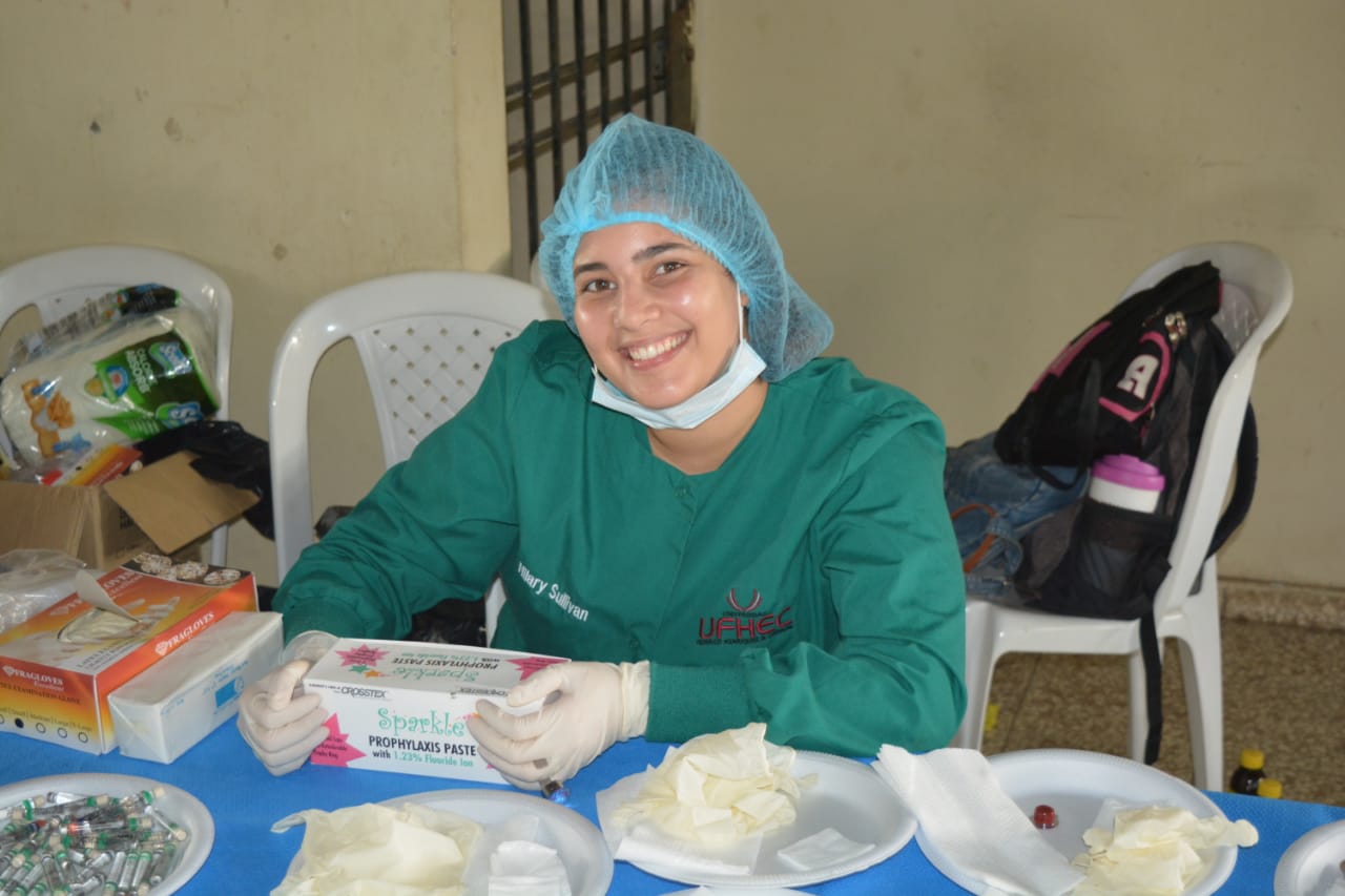 Odontóloga se prepara para ofrecer servicio en operativo gratuito