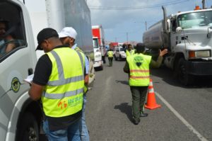 El personal de INTRANT, debidamente identificado, estará operando en puntos estratégicos de entrada y salida de camiones del Gran Santo Domingo