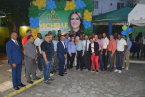 Michelle Ortiz celebra con padres en su día