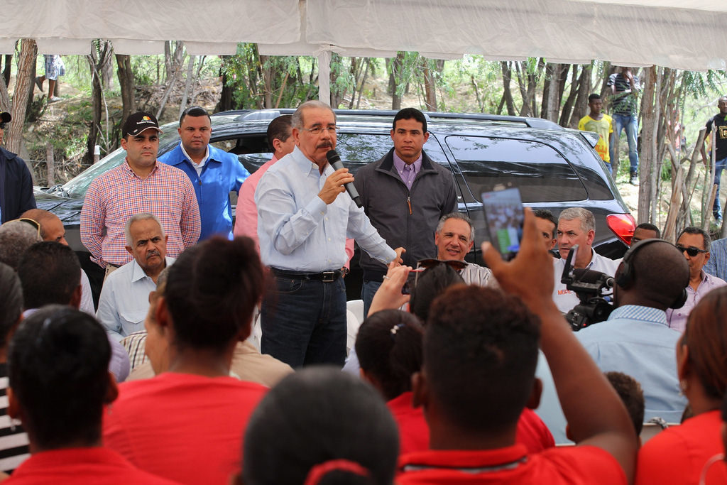 El presidente Danilo Medina visita a productores de pitahaya en Mella.