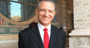 El Embajador dominicano ante el Vaticano, Víctor Grimaldi.