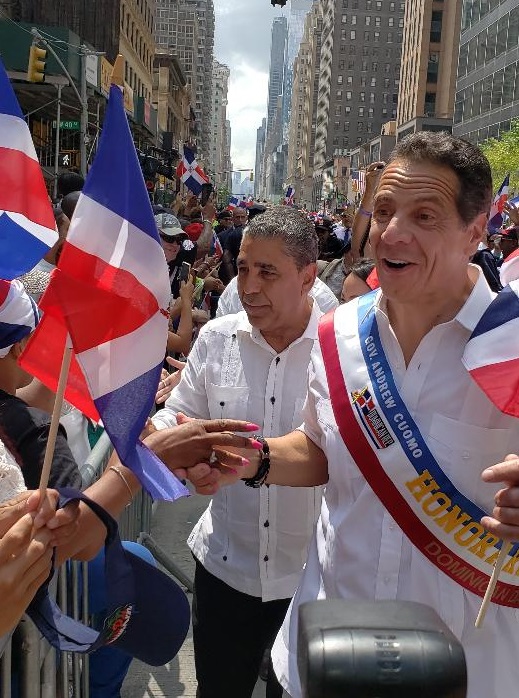 El gobernador Andrew Cuomo en el Desfile Dominicano.