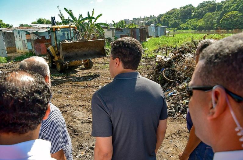 Alcaldía del DN implementar el mismo mecanismo de limpieza en las orillas del río Ozama, que utilizó para eliminar los residuos sólidos de la playa Montesinos.