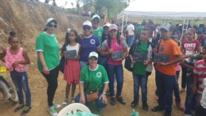 Bajo el lema ‘Familia Unida’, hacieron entrega de útiles escolares a comunidades de escasos recursos económicos, en Jarabacoa.