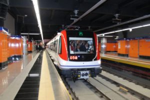 Danilo Medina en uno de los vagones de la Línea 2B del Metro de Santo Domingo.