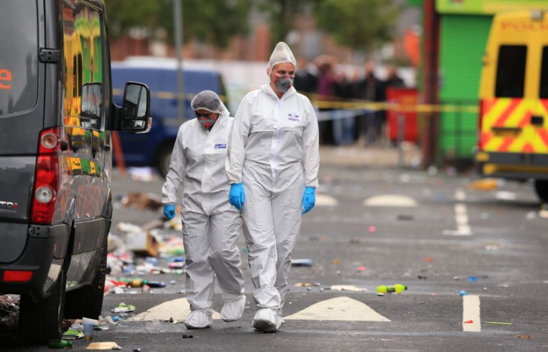 La escena después de la balacera en un festival caribeño en Manchester, Inglaterra el 12 de agosto del 2018. (Peter Byrne/PA via AP)