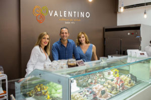 Eva Luiggi, José Llanos y Cerise Bronte en inauguración sucursal Helados Valentino.