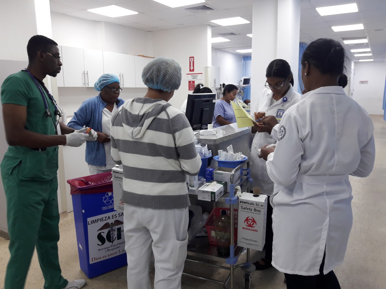 Enfermeras haitianas en el hospital Moscoso Puello