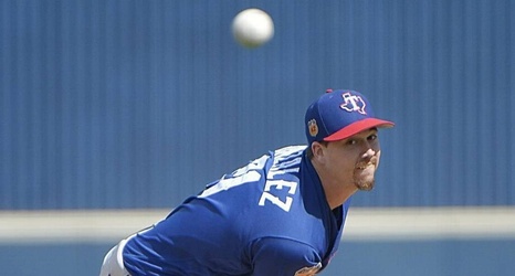 El derecho de la zona de Florida Chi Chi González, de los Rangers de Texas, jugará con el Licey.