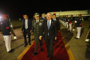 Presidente Danilo Medina al regresar desde Colombia
