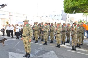 Desfile militar forma parte de actos de conmemoración de la Restauración en SFM