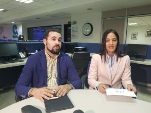 Los directivos del Conani Cristian Maldonado y Aly Peña, en visita a Multimedios del Caribe