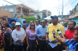 Durante la jornada comunitaria en barrio Puerto Rico de Los Mina