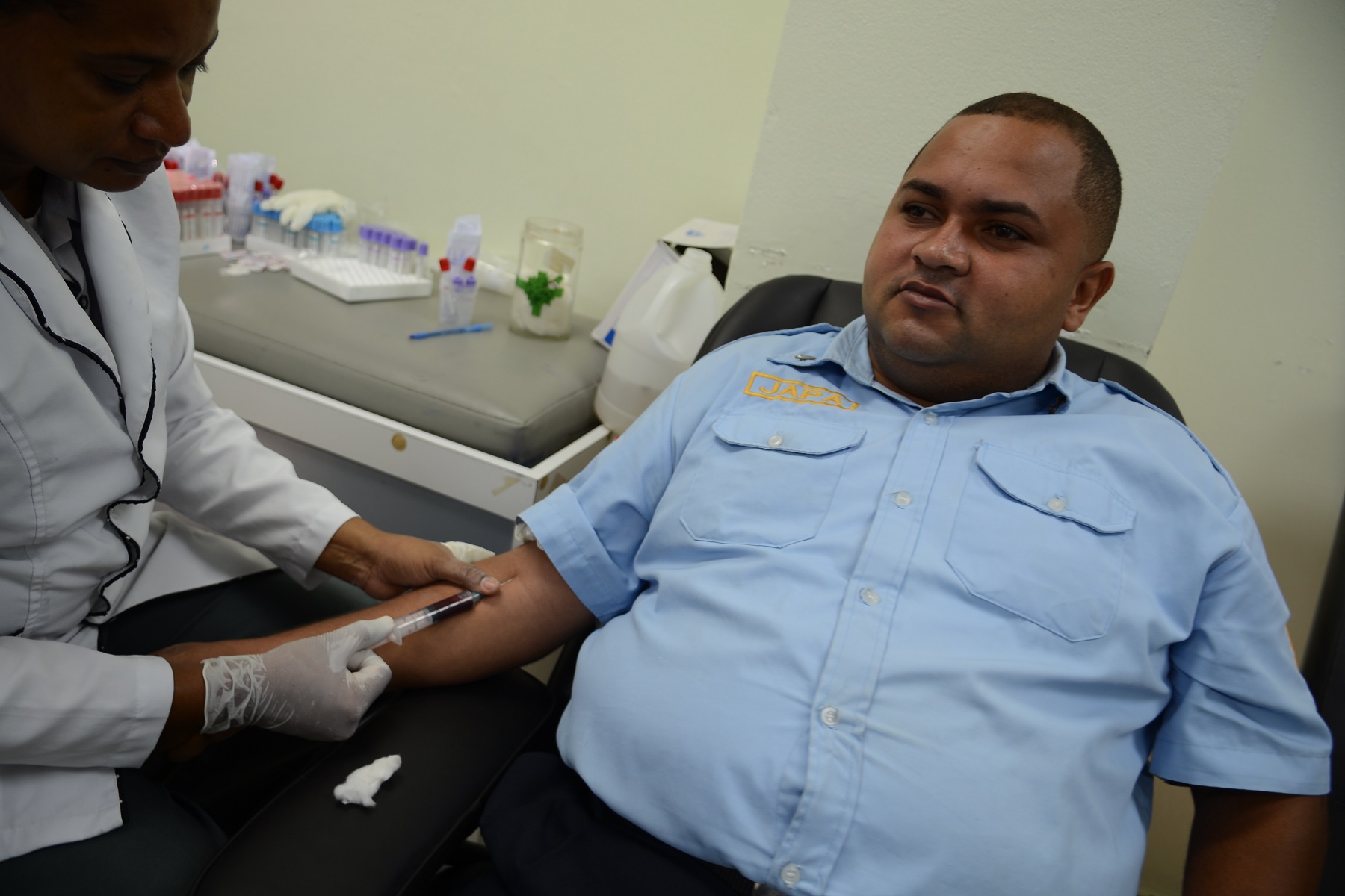 Inicio de programa de Salud Tu peso ideal, para policías en sobrepeso. Foto Danny Polanco.