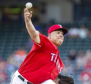 El lanzador dominicano de los Texas Rangers Bartolo Colon durante el juego contra Seattle Mariners, en Arlington, Texas. (AP