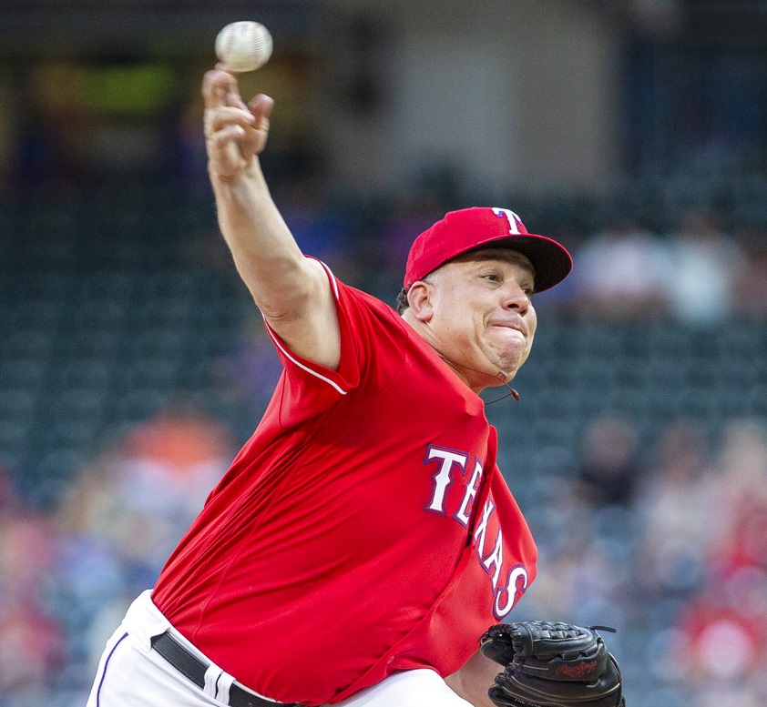 El lanzador dominicano de los Texas Rangers Bartolo Colon durante el juego contra Seattle Mariners, en Arlington, Texas. (AP